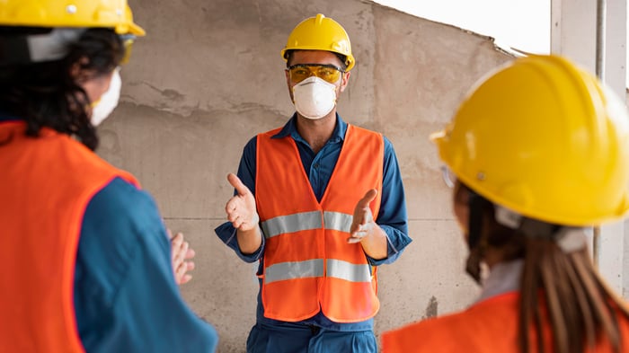 employees-with-safety-equipment